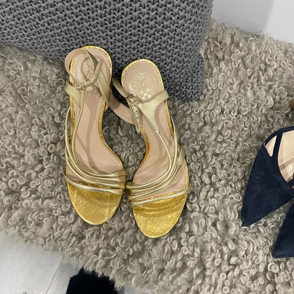 Gold vince Camuto
